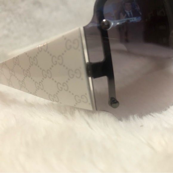 Authentic Gucci Sunglasses - Picture 6 of 12
